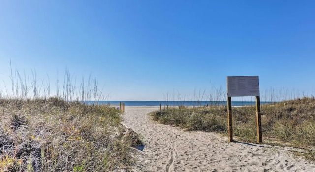 Вилла с 2 комнатами с балконом Walk to Hilton Head Island Beach: Villa w/ Balcony