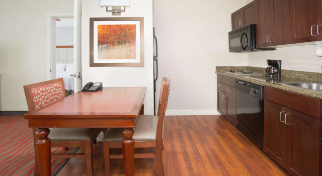 Четырёхместный люкс Homewood Suites Phoenix Avondale