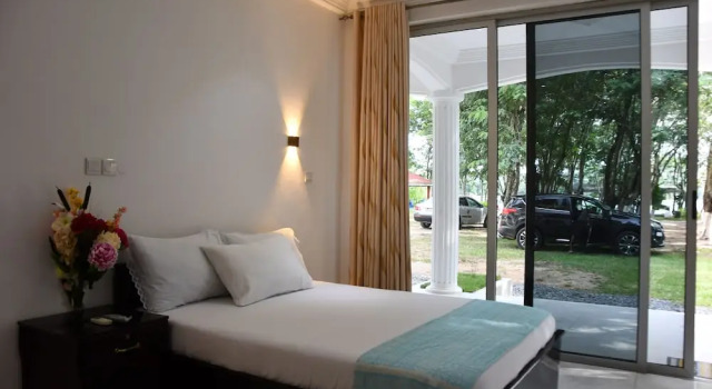 Raffin Royal Lodge, Boek Hotel 3-sterren hotels in Asuogyaman, 3*