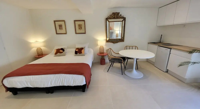 Люкс Deluxe Ideal BnB, Luxury Apartments