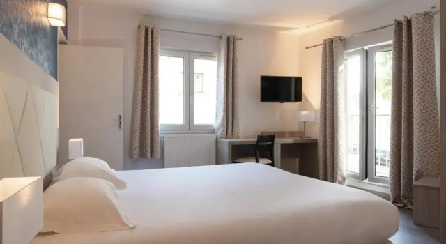 Hôtel de lOrme, Akena, Book Hotel Evreux 