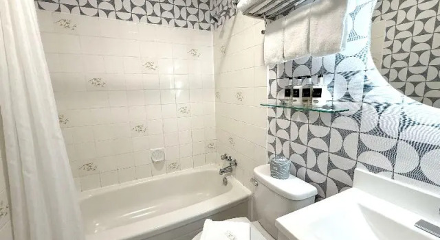 Шестиместный люкс c 1 комнатой Departure Bay Motel