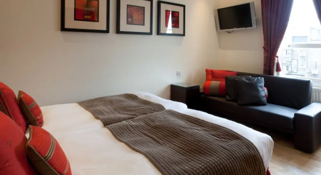 Трёхместный номер Standard с балконом New Linden Hotel