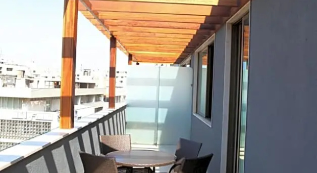 Номер Premium с балконом The J Hotel & Spa
