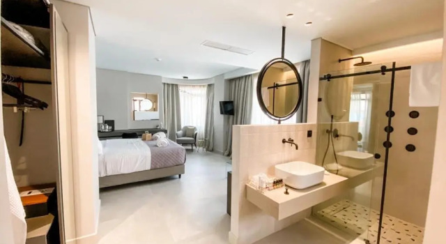 Люкс с балконом Royalty Hotel Athens