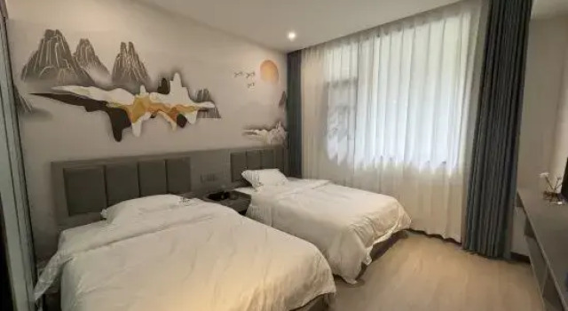 Люкс Zhenshan Qigu Homestay (Aizhai Wonder Scenic Area)