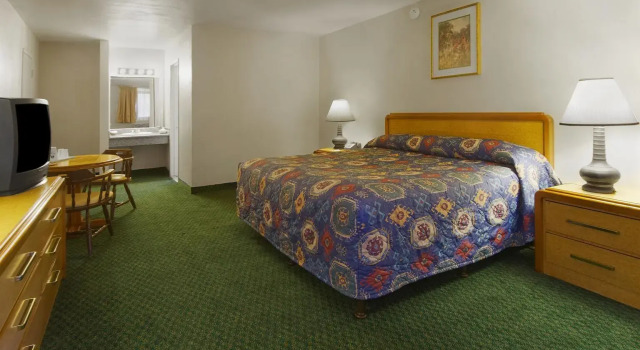 Red Roof Inn Bakersfield, Забронировать Отель Отели Бейкерсфилд с бассейном, рядом с Mercy Hospital Downtown - Bakersfield, Бассейн