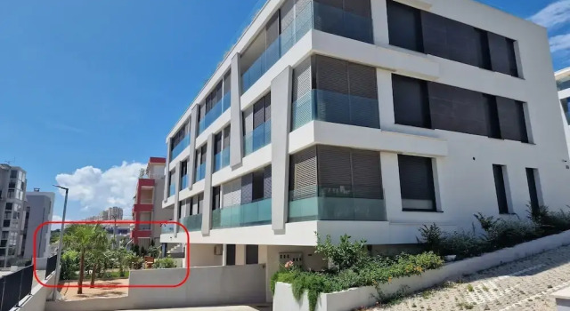 Luxury Modern apt w Garden, 3 min Walk to Beach, Prenota Appartamento Splitska 