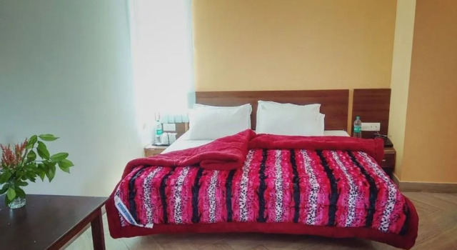 Hotel Sparrow Nest, Rezerwuj Hotel Hotele w Uttarakhand z basenem, Basen