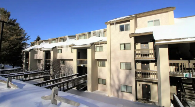 Pinnacle Condo Unit D13 by RedAwning, Забронировать Отель Отели и гостиницы Киллингтон, рядом с Killington Pico Adventure Center, Отель