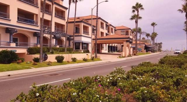 Tamarack Beach Hotel, Забронировать Курортный отель Карлсбад San Diego County, рядом с New Village Arts Theatre