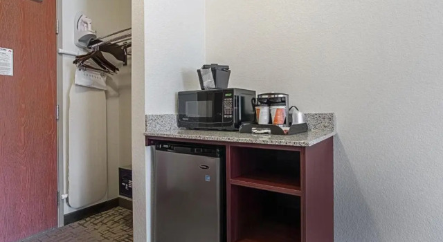 Четырёхместный номер Standard Cobblestone Inn & Suites - Guernsey