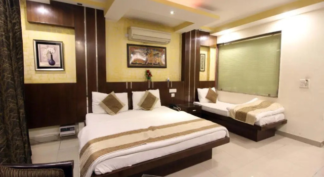 Трёхместный семейный номер Standard Star view by Hotel Black mooncouple friendly Near Rk ashram Metro
