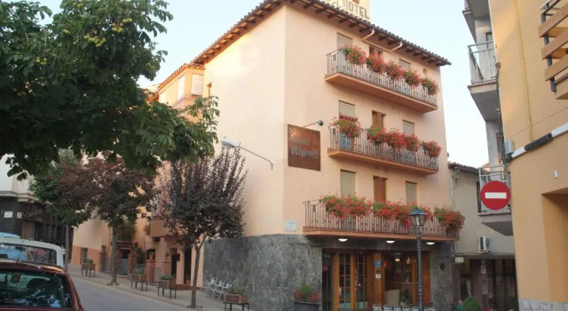 Hotel Ripoll, Забронировать Отель Сант-Илари-Сакальм Провинция Жирона