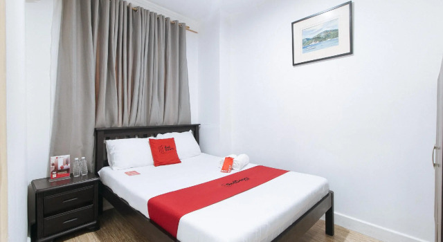 Люкс RedDoorz Plus @ Better Living Paranaque