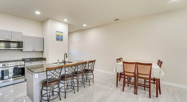 Walk to Guadalupe River: Seguin Home w/ Fire Pit, 预订 度假屋 塞金 Greater San Antonio