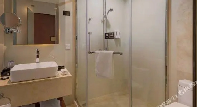 Люкс Business Harbour Plaza Hotel