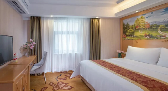 Vienna Hotel Shenzhen Xixiang Gushu Branch, Rezerwuj Hotel Hotele w Shenzhen z parkingiem, Parking