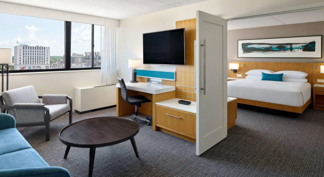 Двухместный люкс c 1 комнатой Delta Hotels by Marriott Muskegon Convention Center