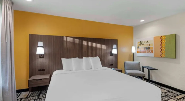 Люкс Best Western Plus Meridian Inn & Suites, Anaheim-Orange