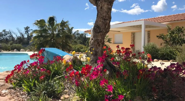 Вилла LHacienda Piscine chauffée à 28, spa, boulodrome et court de Tennis privés, 2 villas indépendantes
