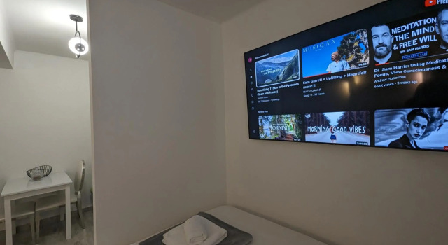Chic Modern Studio in Historic Building w Floor Heating, 65" TV, Washer and Dryer, Rezerwuj Hotel Zagrzeb Chorwacja