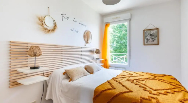 Frenchyhomes☆vacancesbassin☆piscine☆WIFI, Забронировать Отель Отели Бассен-д'Аркашон с парковкой, Парковка