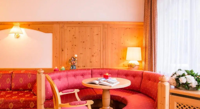 Полулюкс Dolomites Wellness Hotel Savoy