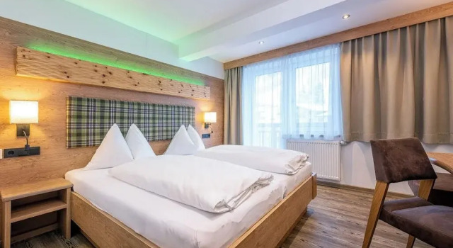 Двухместный номер Standard с балконом и с видом на горы Hotel Garni Siegmundshof - inclusive Joker Card im Sommer