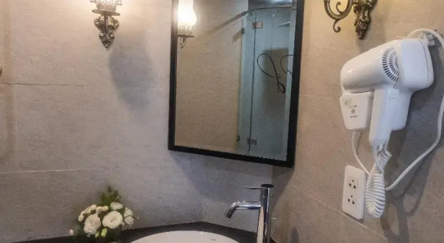 Номер Standard Sanouva Saigon Hotel