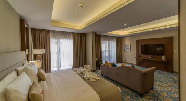 Люкс Presidential MENA Plaza Hotel Albarsha At The Mall