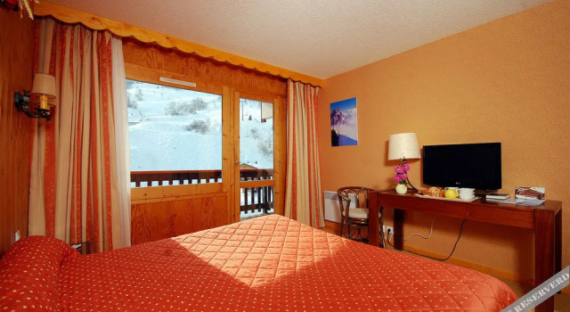 Hotel Les Arolles, Забронировать Отель СПА-отели Мерибель-ле-Альё, рядом с Гондольный подъемник Платьер, SPA-услуги