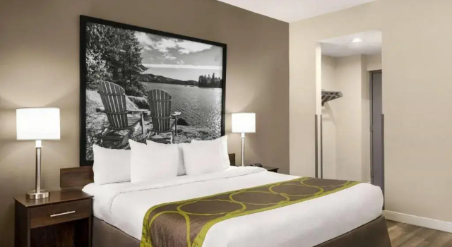 Четырёхместный номер Standard Super 8 by Wyndham Sarnia ON