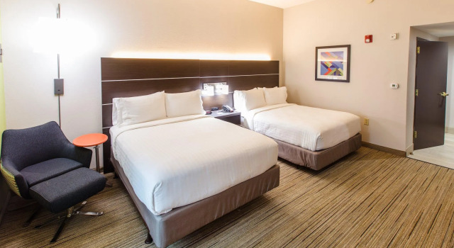 Четырёхместный люкс Holiday Inn Express Hotel & Suites Harriman by IHG
