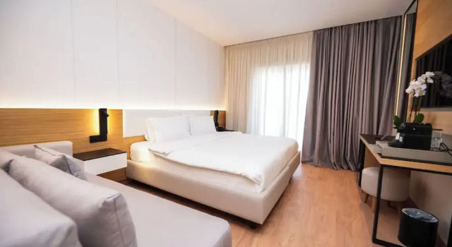 Трёхместный номер Standard с балконом и с видом на море Hotel Agimi