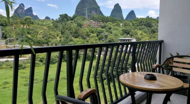 Standardowy dwuosobowy pokój i balkonem The Bamboo Leaf Yangshuo