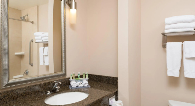 Четырёхместный люкс Holiday Inn Express Hotel & Suites North Sequim by IHG