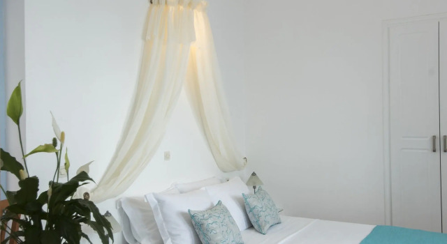 Kastro Suites, Забронировать Отель Отели Тиры с парковкой, рядом с Культурный центр Гизи Мегарон, Парковка