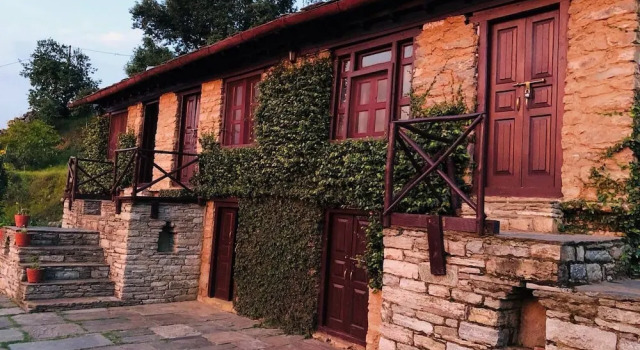 Itmenaan Estate, Rezervovat Hotel Rāmgarh Uttarakhand