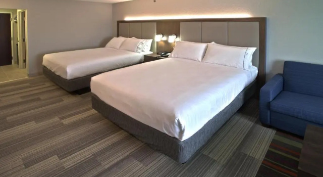 Четырёхместный люкс Holiday Inn Express & Suites Evansville North by IHG