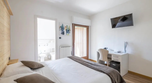 Camera doppia Classica con balcone e con vista sulle montagne B&B Castello Cimbergo