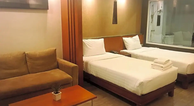 Двухместный номер Deluxe с балконом Inn Residence Serviced Suites