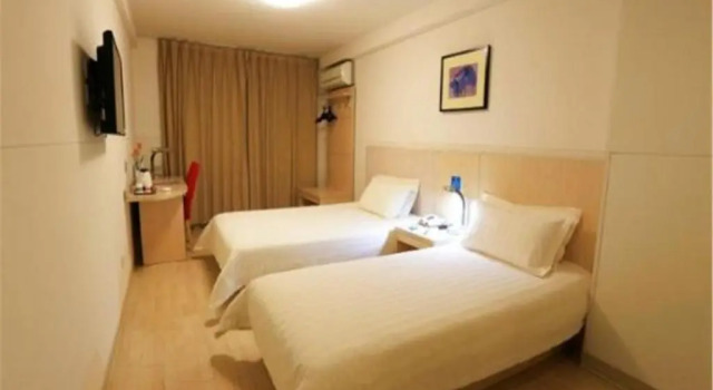 Семейный номер Standard Jinjiang Inn Qingdao Zhongshan Rd