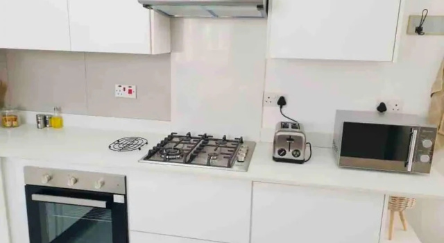 Apartment Contemporary 2 bed in Suburbs - 2080