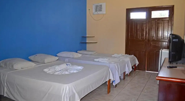 Четырёхместный номер Economy Hotel Porto das Ancoras