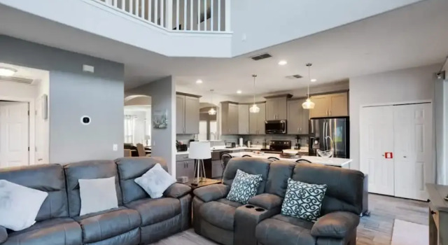 6 Bedroom Disney Home Lanai Screened Pool Spa