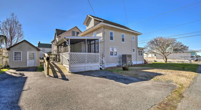 Коттедж с 3 комнатами Chincoteague House w/ Enclosed Porch + Deck