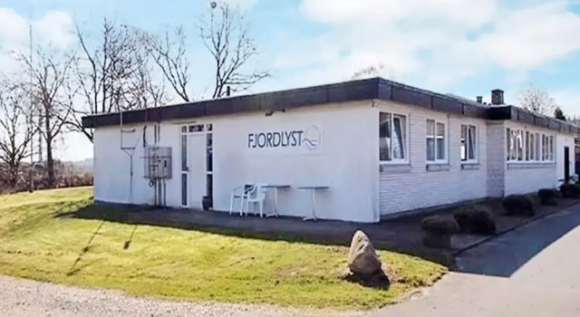 Pretty Cabin in Camping Resort, Rezerwuj Pole kempingowe Aabenraa 