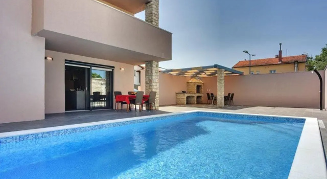 Villa in Valbandon Near Fazana Beaches, Book Villa Hoteller i Valbandon med pool, Swimmingpool