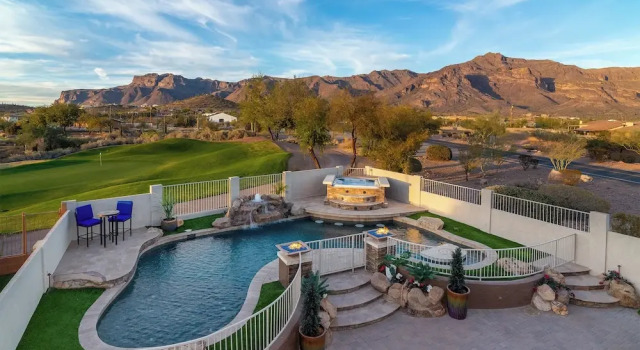 Коттедж Breathtaking Family Retreat in Elite Gold Canyon!